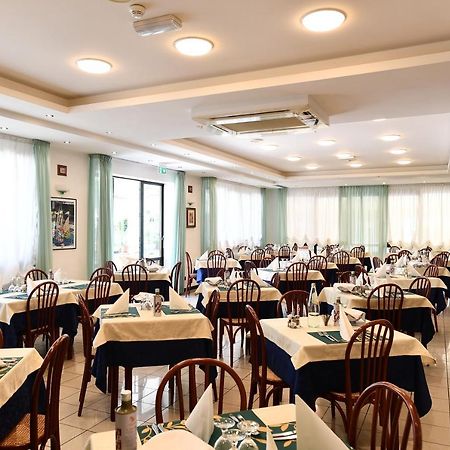 Hotel Criniera D'oro Rimini Exteriör bild