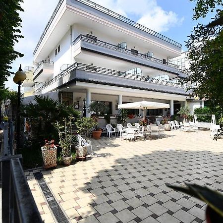 Hotel Criniera D'oro Rimini Exteriör bild