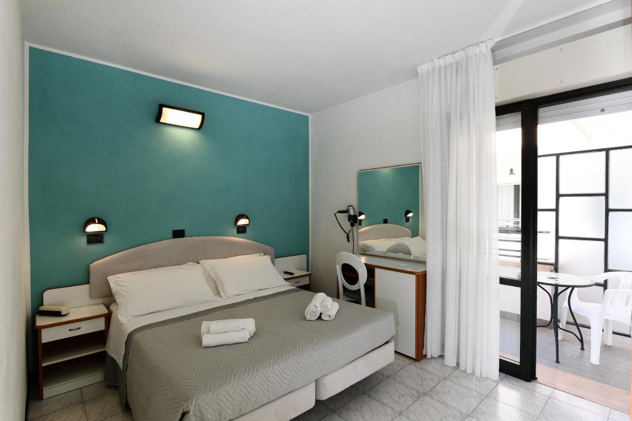 Hotel Criniera D'oro Rimini Exteriör bild