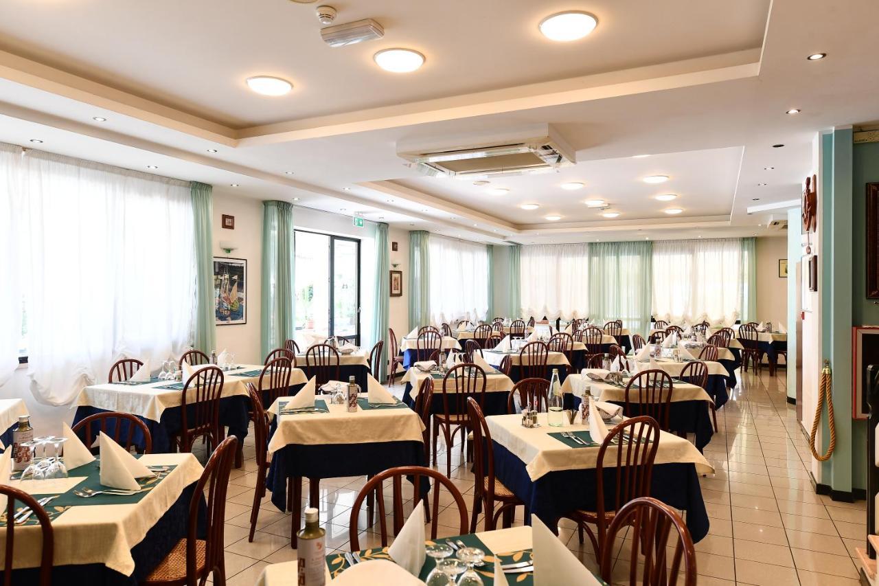 Hotel Criniera D'oro Rimini Exteriör bild