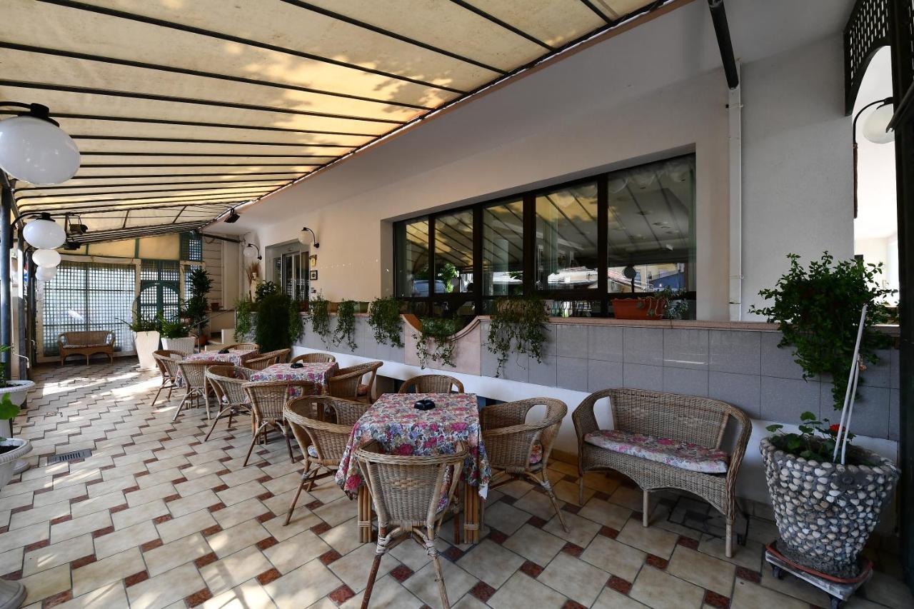 Hotel Criniera D'oro Rimini Exteriör bild